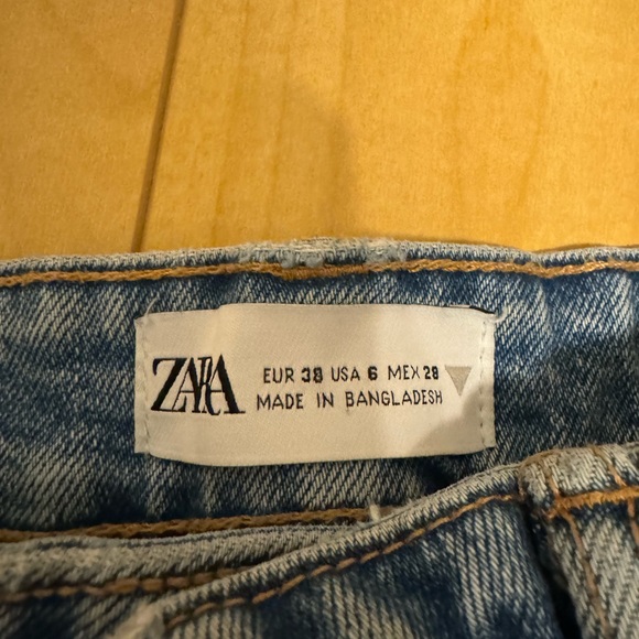 Zara mini jean shorts - Picture 2 of 2